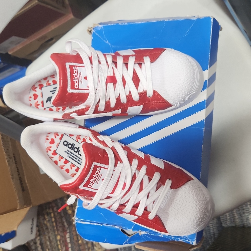 Superstar Bold W